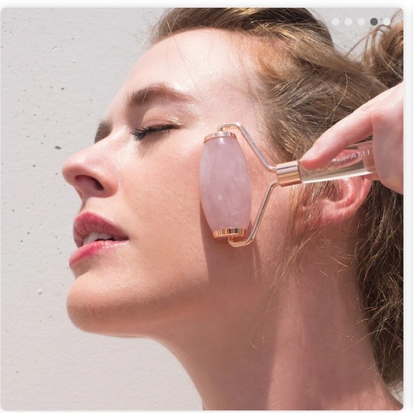 Rose Quartz double ended roller for face. - Picture 2 of 4